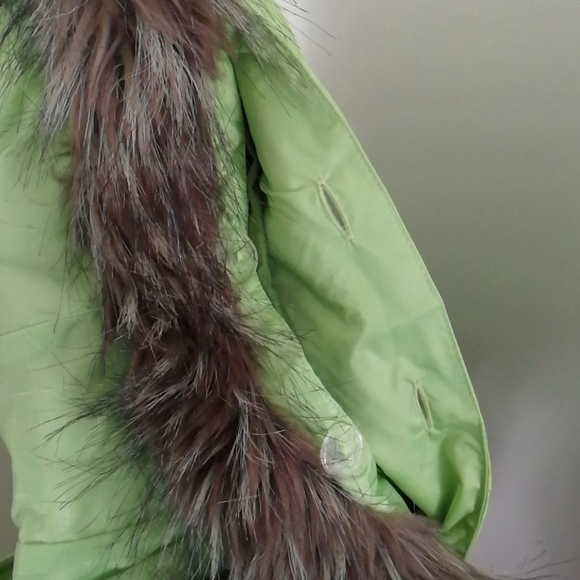 Like-new muted lime green Burton snowboarding jacket - Picture 11 of 13